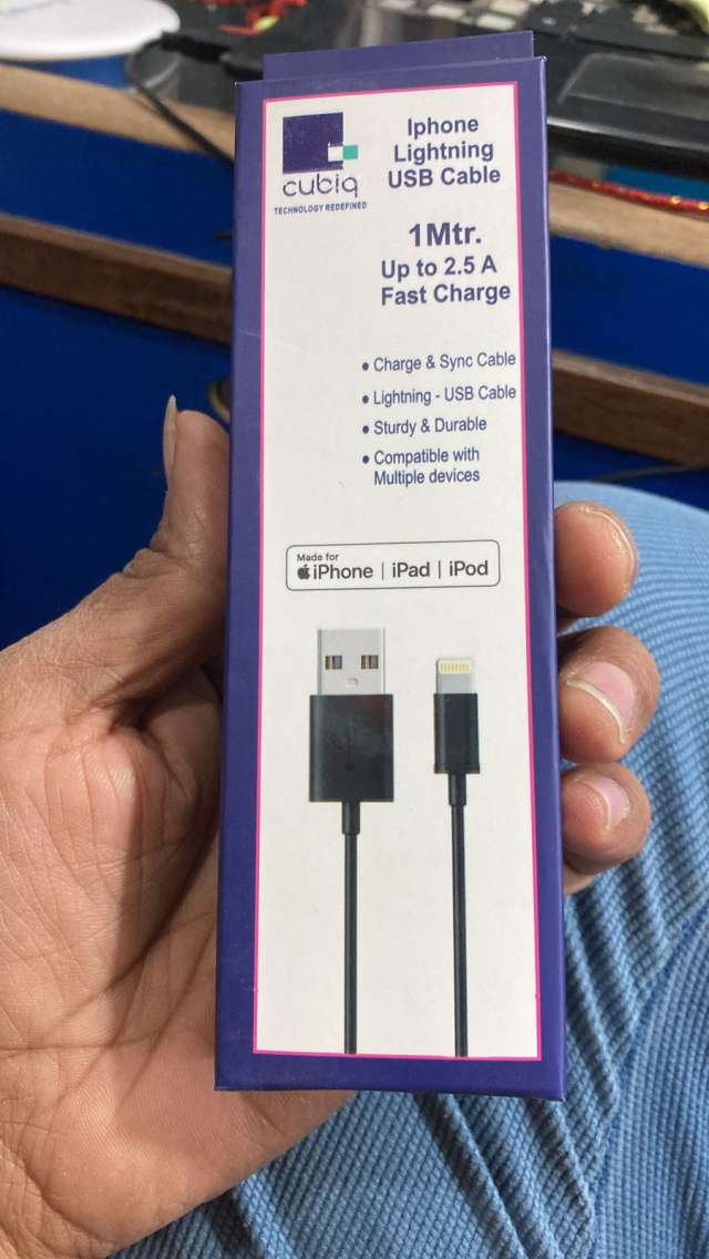 Cubiq Fat Charge lighting cable for iphones