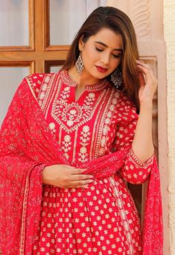 Nyra Cut  Women Nyra Cut Kurta with Pant with Embroidery Work